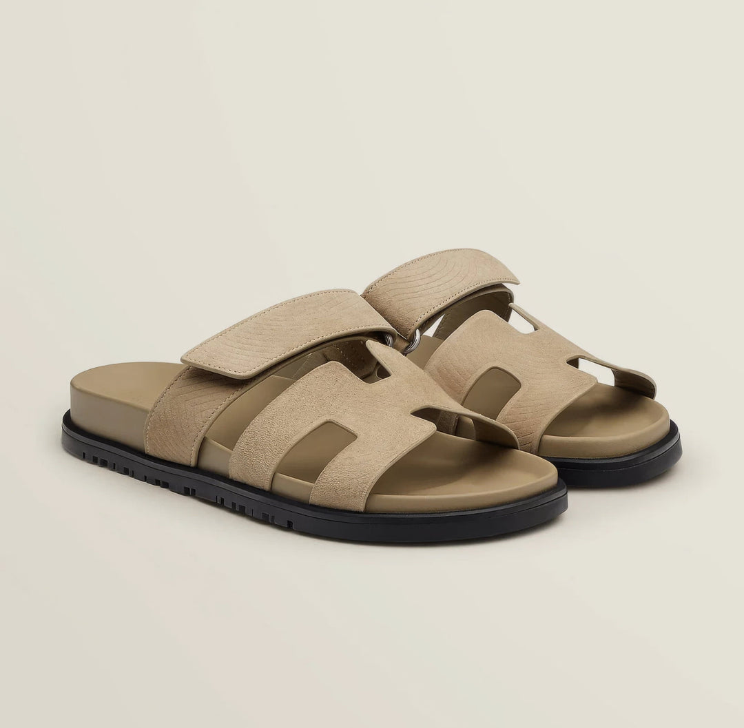 "Luxe dames sandalen met minimalistisch ontwerp en chic design, gemaakt van hoogwaardige materialen voor comfort en stijl."