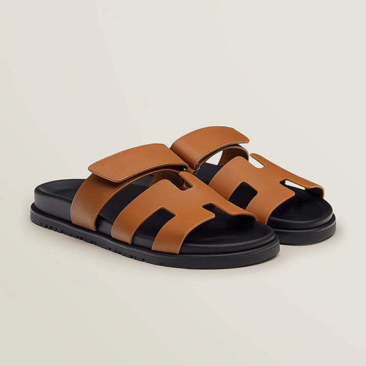 "Luxe dames sandalen met minimalistisch ontwerp en chic design, gemaakt van hoogwaardige materialen voor comfort en stijl."