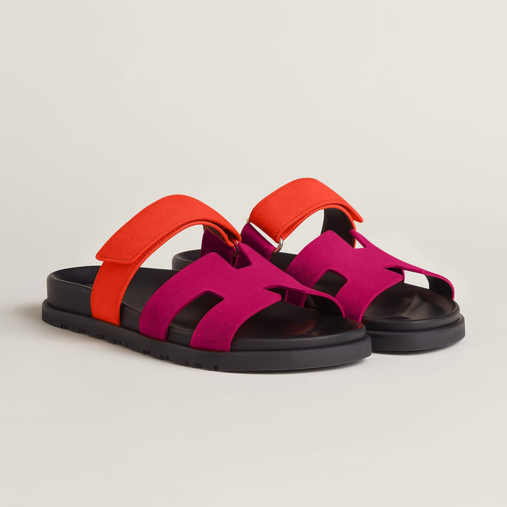 "Luxe dames sandalen met minimalistisch ontwerp en chic design, gemaakt van hoogwaardige materialen voor comfort en stijl."