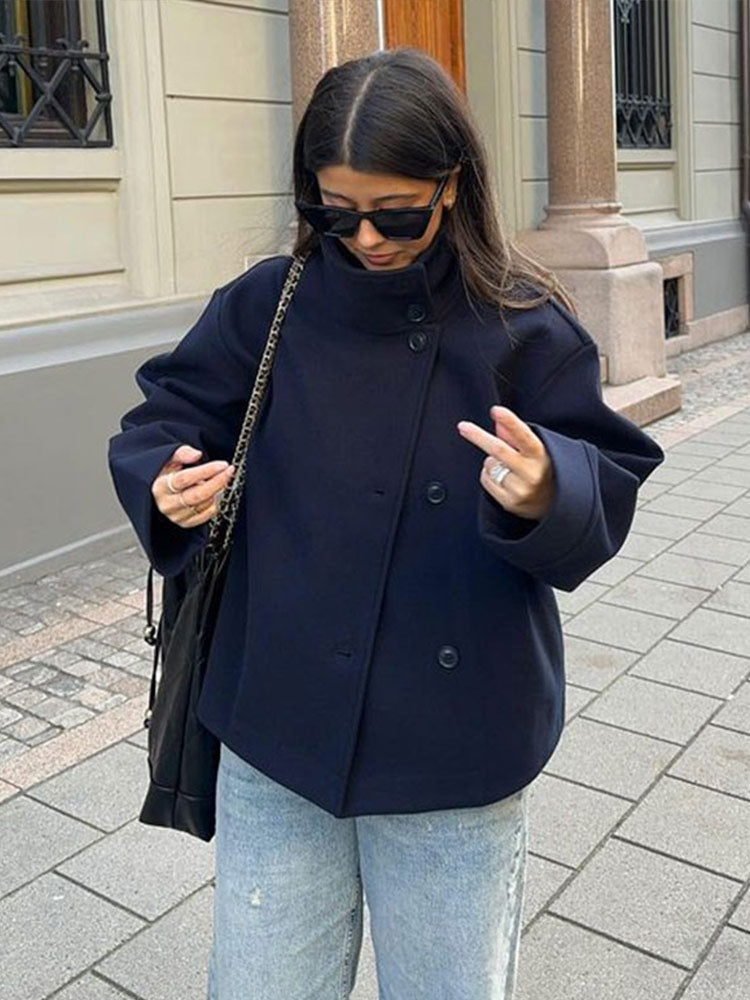 "Luxe double-breasted korte jas voor dames, elegant en comfortabel, warme stof, tijdloos design, perfect voor koelere dagen."