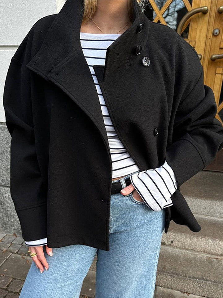 "Luxe double-breasted korte jas voor dames, elegant en comfortabel, warme stof, tijdloos design, perfect voor koelere dagen."