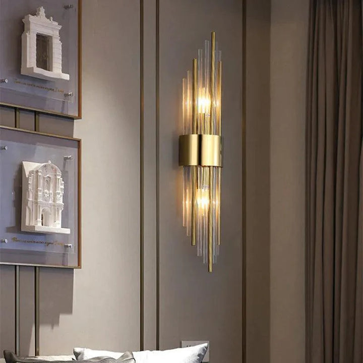 "Luxe gouden kristallen LED wandlamp, met elegante sprankeling en verfijnde uitstraling voor elke ruimte."