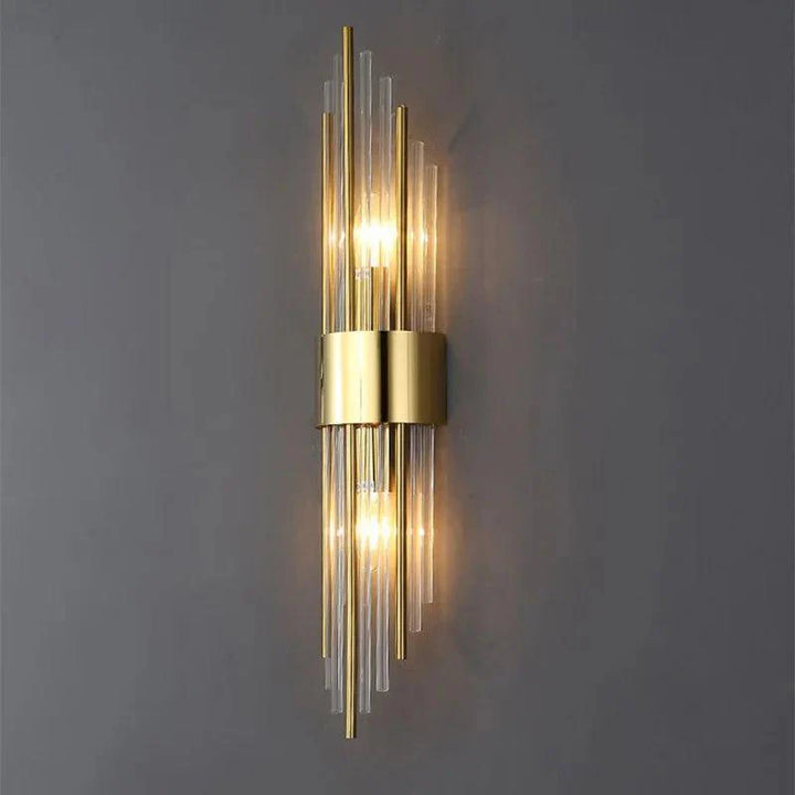 "Luxe gouden kristallen LED wandlamp, met elegante sprankeling en verfijnde uitstraling voor elke ruimte."