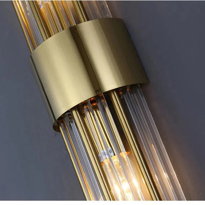 "Luxe gouden kristallen LED wandlamp, met elegante sprankeling en verfijnde uitstraling voor elke ruimte."