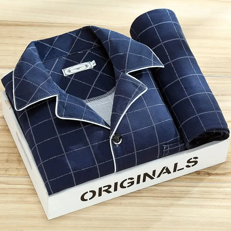 "Luxe heren pyjama set, ademend, comfortabel; klassiek overhemd met knoopsluiting en broek; ideaal voor stijlvolle mannen."