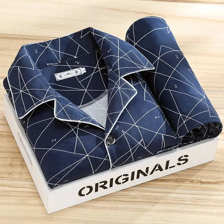 "Luxe heren pyjama set, ademend, comfortabel; klassiek overhemd met knoopsluiting en broek; ideaal voor stijlvolle mannen."