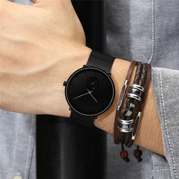 "Luxe heren quartz horloge, minimalistisch design, 40mm wijzerplaat, slanke kast, 3-bar waterbestendig."