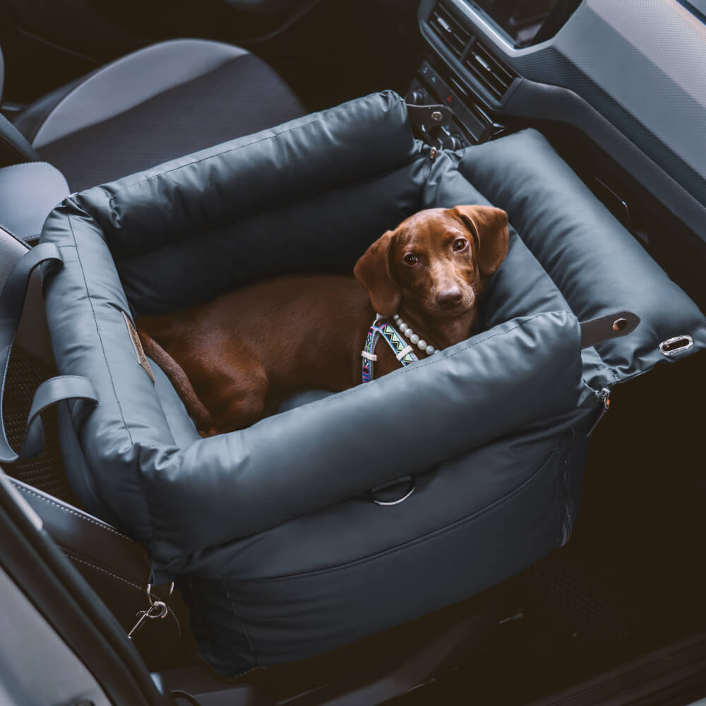 Luxe hondenautostoel met pluche voering en geïntegreerde veiligheidsriem, stijlvol en veilig voor elke autoreis.
