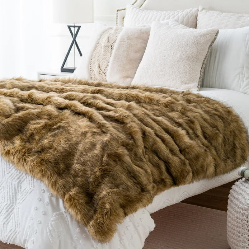 "Luxe imitatiebont deken, zacht en stijlvol, lijkt op echt vossenbont, perfect als bedsprei of decoratie in huis."