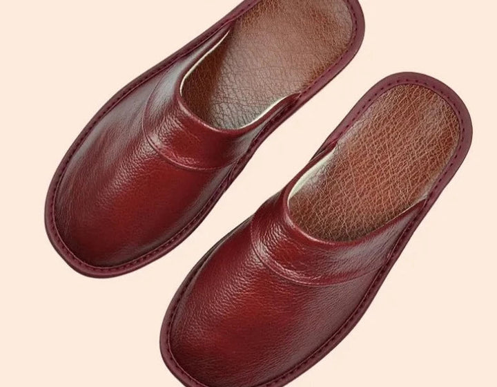 "Luxe leren heren pantoffels met tijdloos design en ergonomische pasvorm, gemaakt van duurzaam rundleer voor optimaal comfort