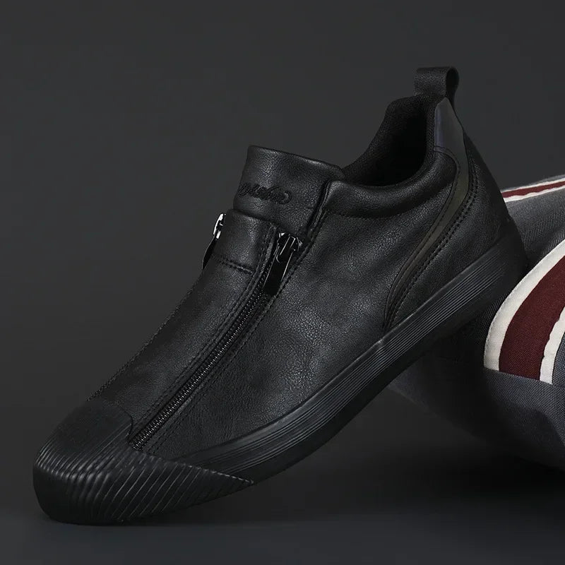 Luxe leren herensneakers, strak ontwerp, premium leer, comfortabele zool, tijdloos voor elke outfit. Perfect voor elke dag.