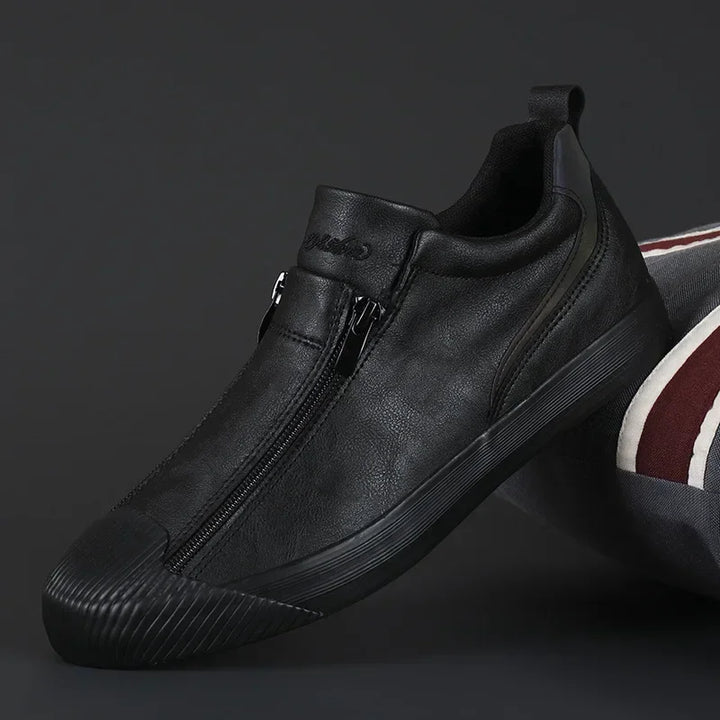 Luxe leren herensneakers, strak ontwerp, premium leer, comfortabele zool, tijdloos voor elke outfit. Perfect voor elke dag.
