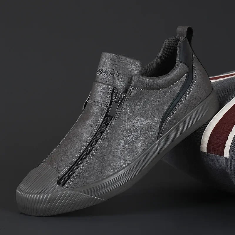 Luxe leren herensneakers, strak ontwerp, premium leer, comfortabele zool, tijdloos voor elke outfit. Perfect voor elke dag.