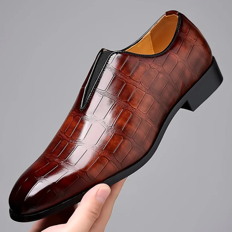 "Luxe leren zakelijke herenschoenen, elegant en comfortabel, bruine kleur, zijdegladde afwerking voor kantoor en formaliteite
