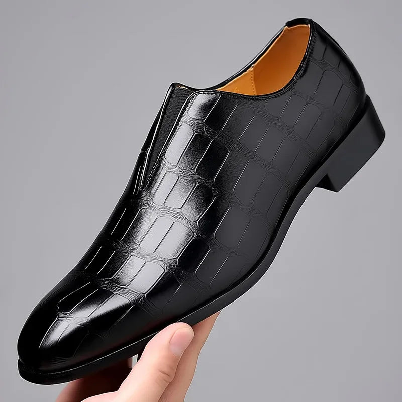 "Luxe leren zakelijke herenschoenen, elegant en comfortabel, bruine kleur, zijdegladde afwerking voor kantoor en formaliteite