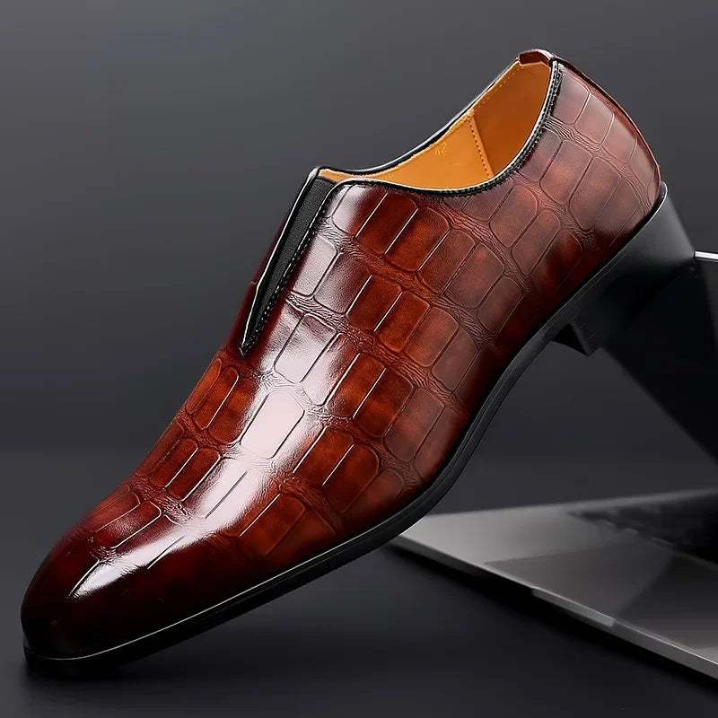 "Luxe leren zakelijke herenschoenen, elegant en comfortabel, bruine kleur, zijdegladde afwerking voor kantoor en formaliteite