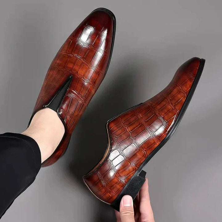 "Luxe leren zakelijke herenschoenen, elegant en comfortabel, bruine kleur, zijdegladde afwerking voor kantoor en formaliteite