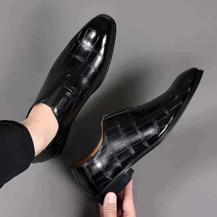 "Luxe leren zakelijke herenschoenen, elegant en comfortabel, bruine kleur, zijdegladde afwerking voor kantoor en formaliteite