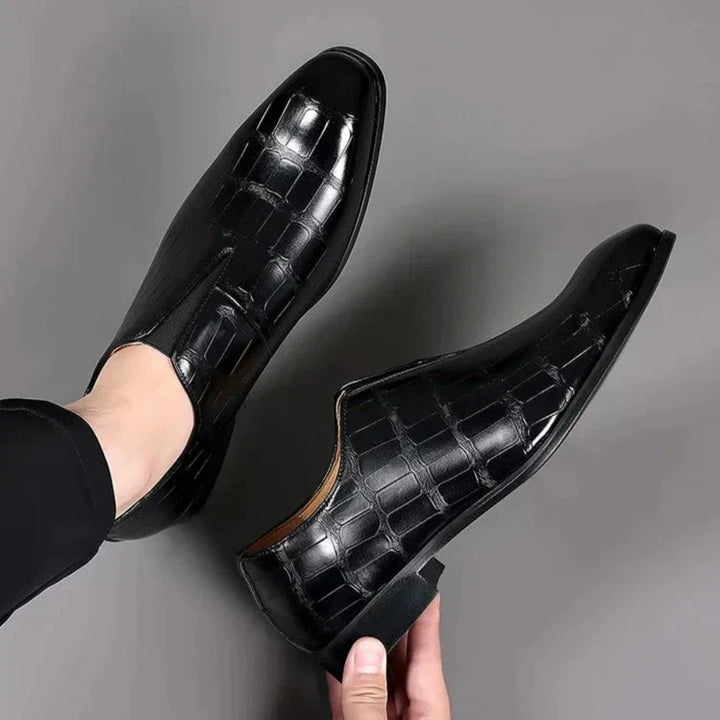"Luxe leren zakelijke herenschoenen, elegant en comfortabel, bruine kleur, zijdegladde afwerking voor kantoor en formaliteite