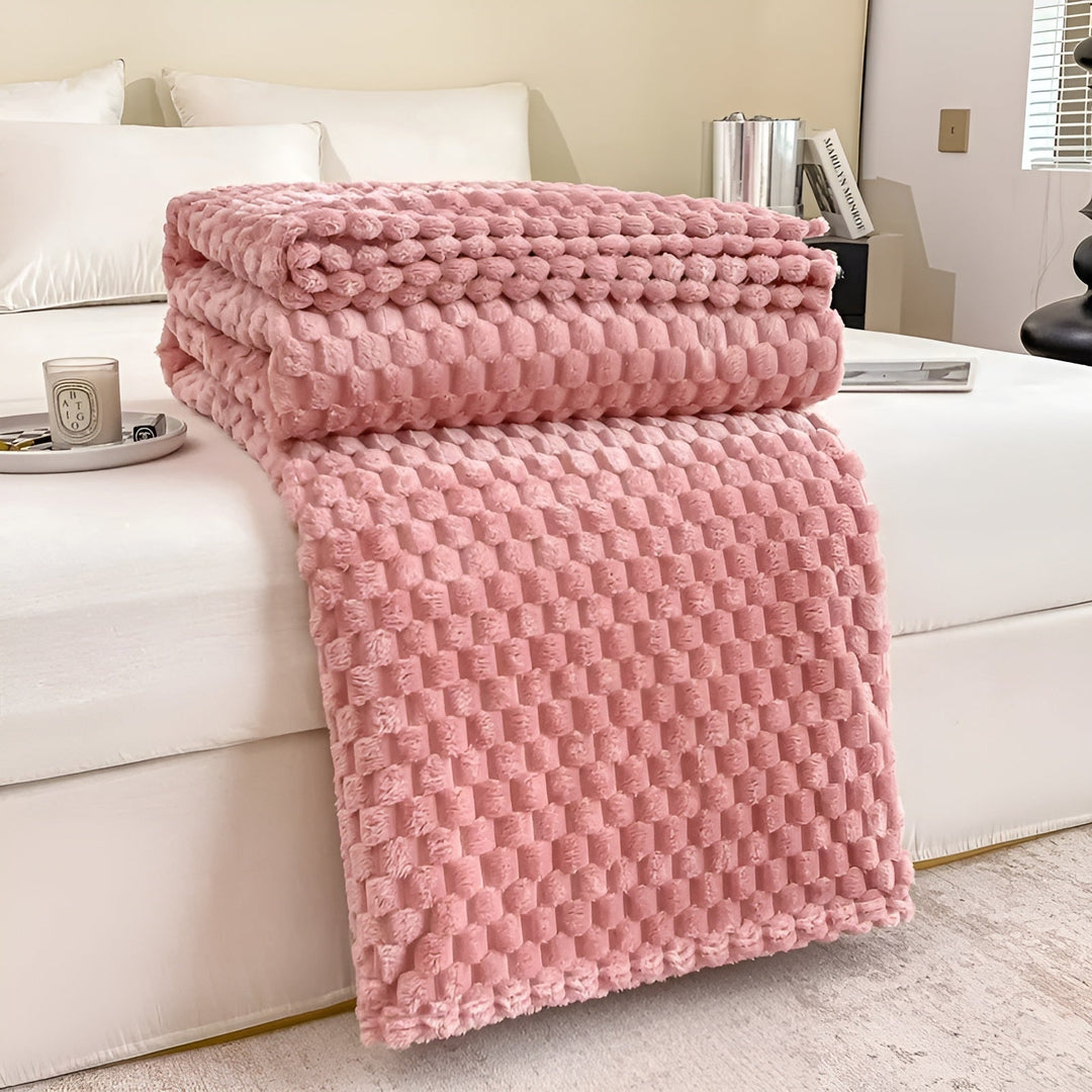 "Luxe microfleece deken in neutrale kleur, zacht en warm. Perfect als decoratieve bankdeken of bedsprei voor elk interieur."
