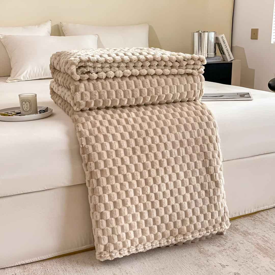 "Luxe microfleece deken in neutrale kleur, zacht en warm. Perfect als decoratieve bankdeken of bedsprei voor elk interieur."