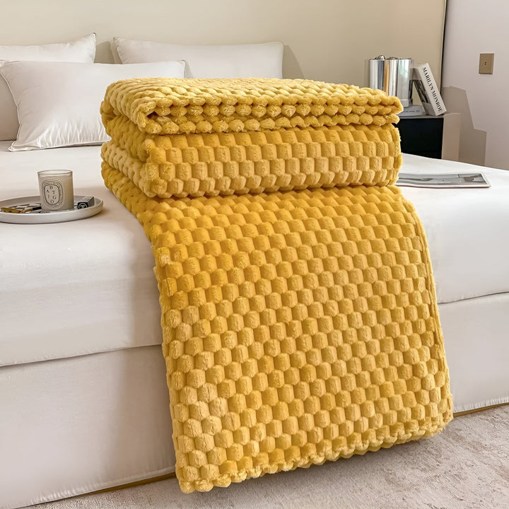 "Luxe microfleece deken in neutrale kleur, zacht en warm. Perfect als decoratieve bankdeken of bedsprei voor elk interieur."