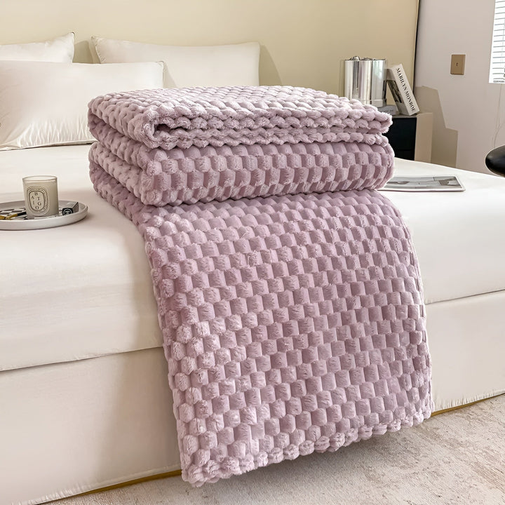 "Luxe microfleece deken in neutrale kleur, zacht en warm. Perfect als decoratieve bankdeken of bedsprei voor elk interieur."