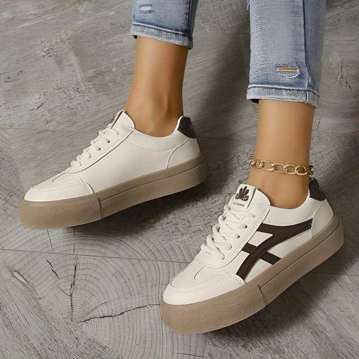 "Luxe orthopedische sport sneakers, bruin en blauw, ademend mesh, schokabsorberende zool, damesmaat 36-41."