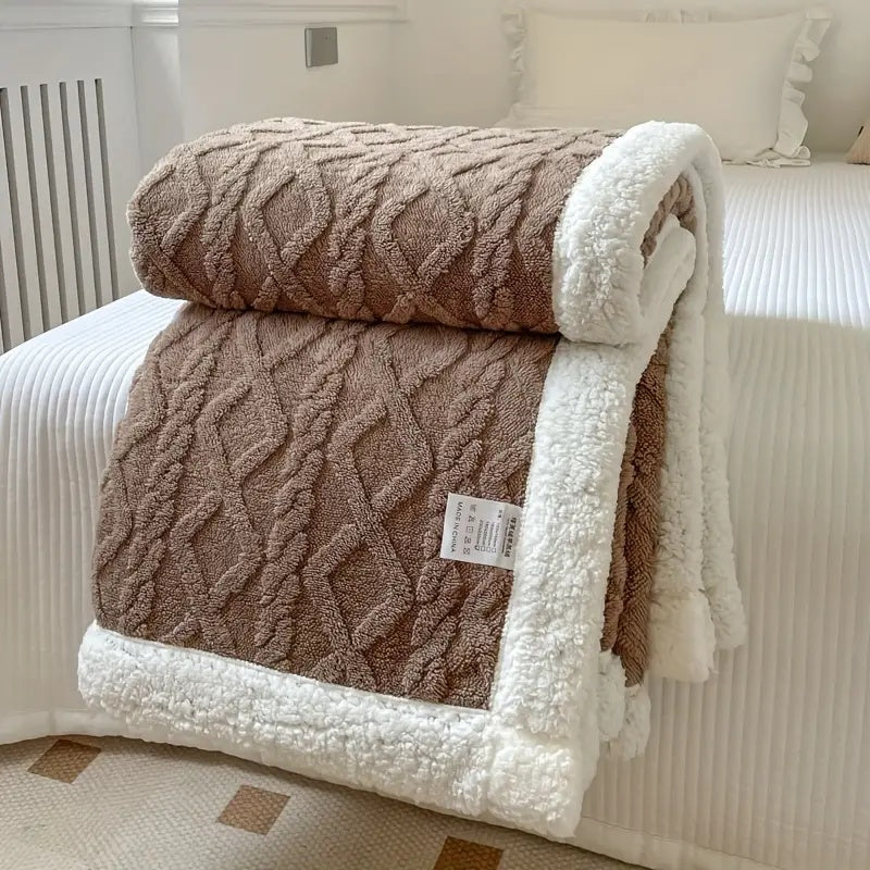 "Luxe sherpa deken in antraciet, gemaakt van premium geborstelde fleecestof, biedt ongeëvenaarde zachtheid en warmte."