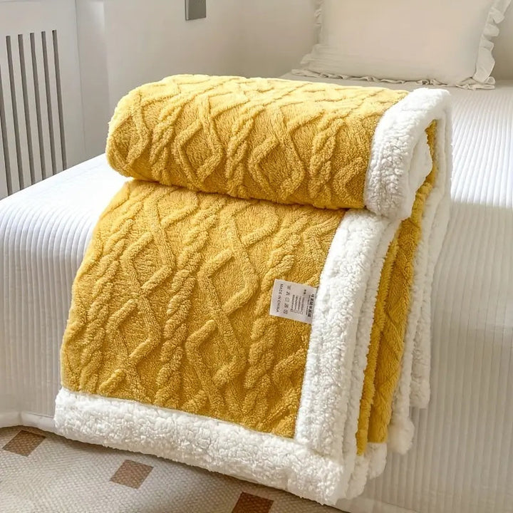 "Luxe sherpa deken in antraciet, gemaakt van premium geborstelde fleecestof, biedt ongeëvenaarde zachtheid en warmte."