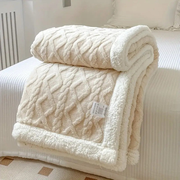 "Luxe sherpa deken in antraciet, gemaakt van premium geborstelde fleecestof, biedt ongeëvenaarde zachtheid en warmte."