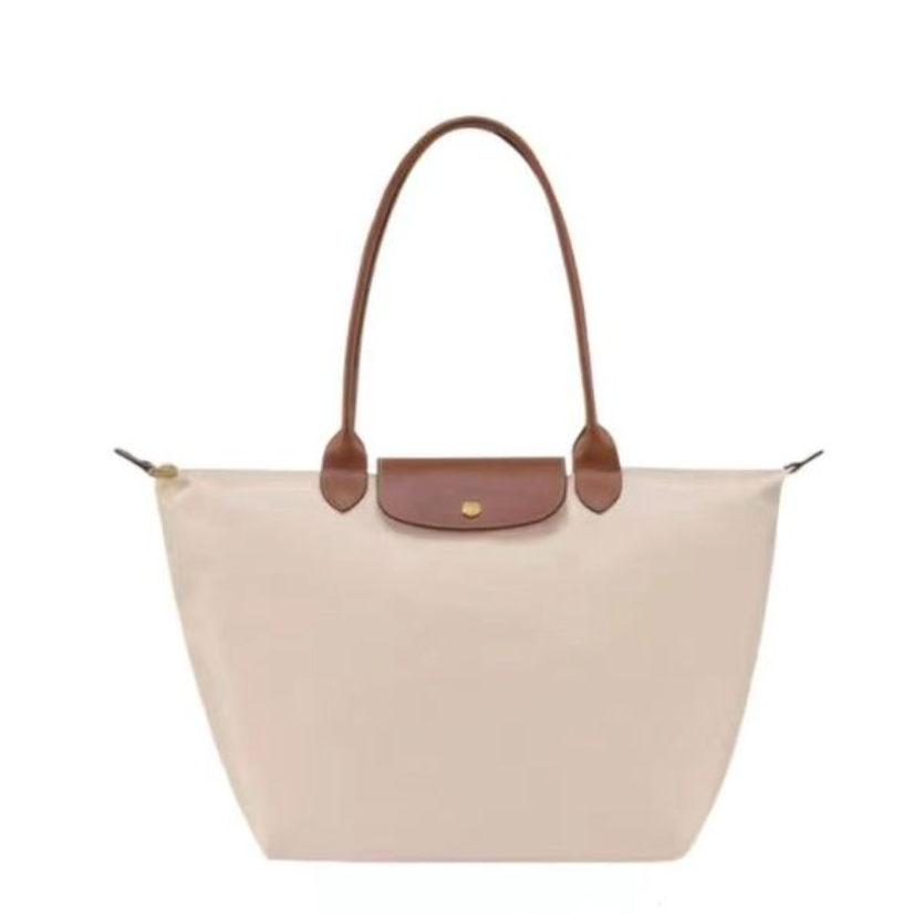 "Luxe waterafstotende nylon draagtas met chic design en leren accenten, perfect voor dagelijks gebruik en stijlvolle gelegenh