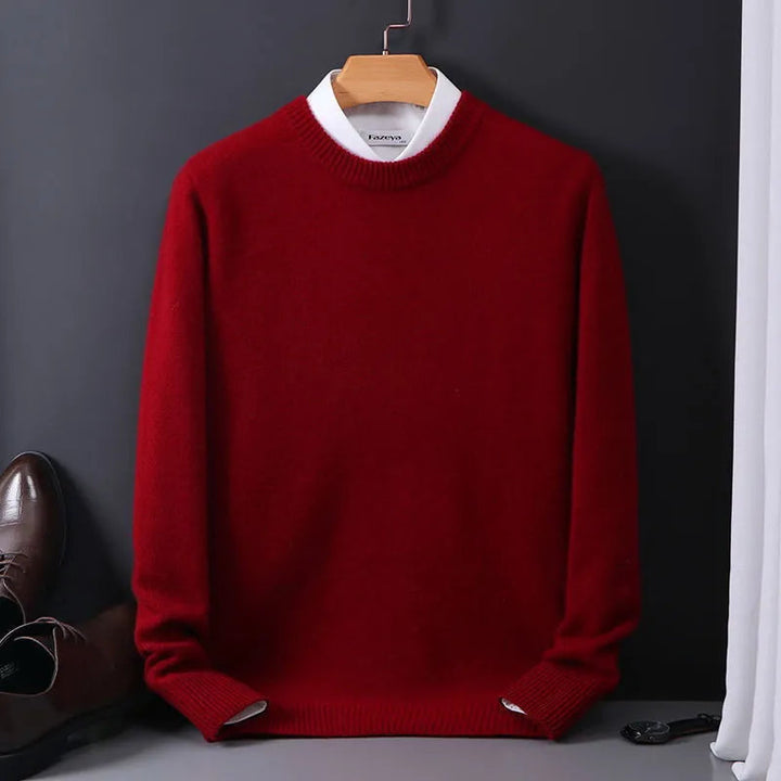 "Luxueuze kasjmier herentrui met O-hals en regular fit, perfect voor winterse stijl en comfort, in diverse kleuren."