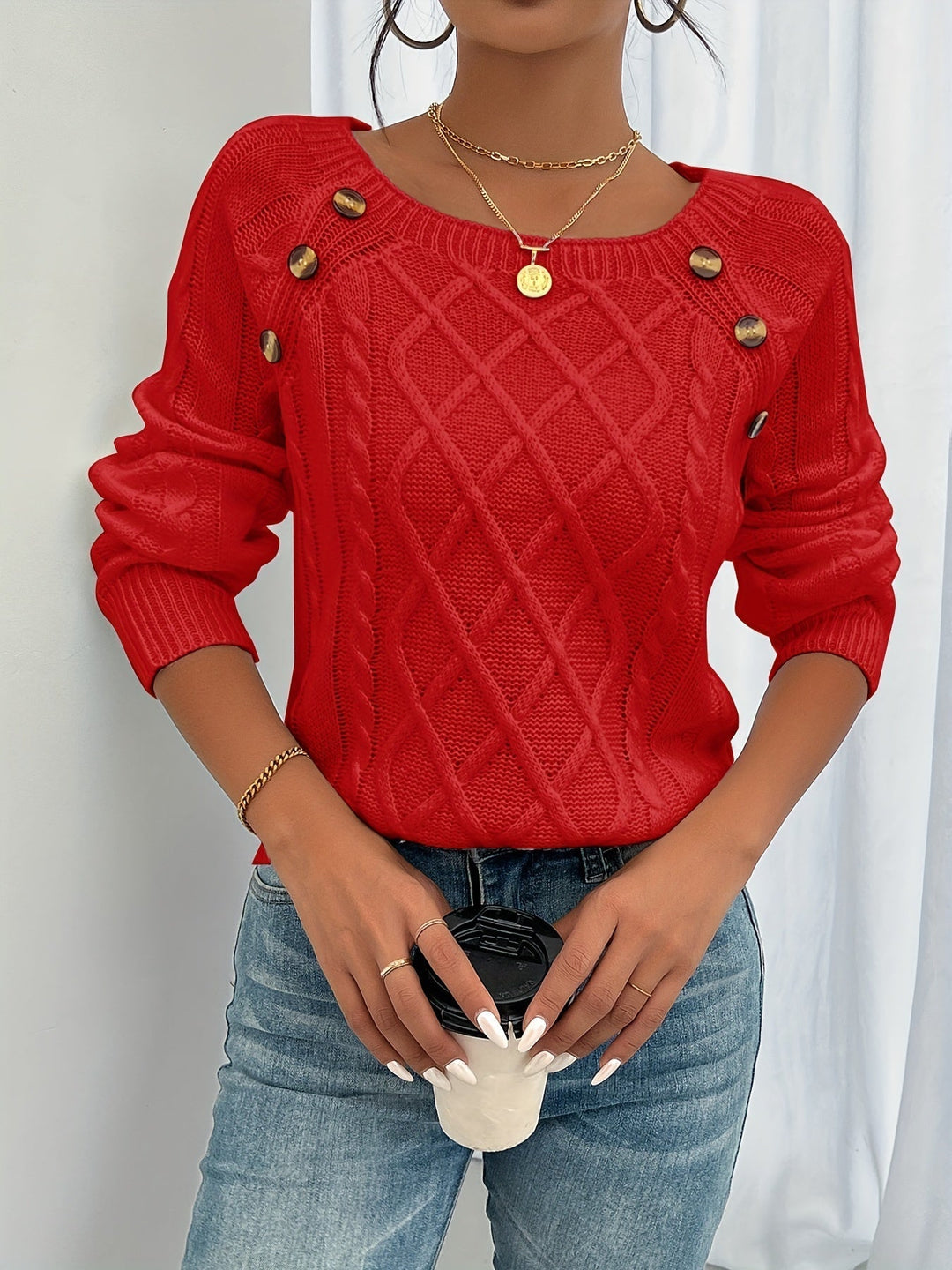 Luxueuze witte wintertrui voor dames, gebreid van premium materialen, biedt warmte en elegantie voor koude dagen.