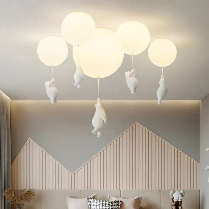 "Magische kinderlamp met speelse beer en ballon, warme LED-verlichting, ideaal voor kinderkamer, sfeervol design."