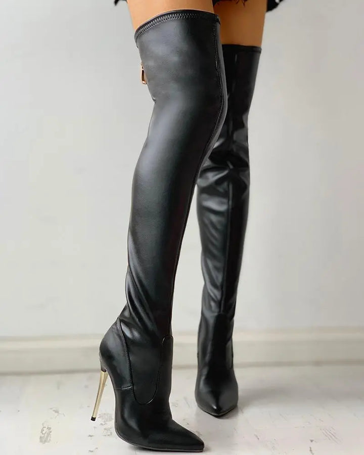 "Mara overknee laarzen met gouden hak, ritsdetail achter, slank silhouet, elegant design, comfortabele pasvorm."