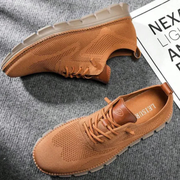 "Mesh sneakers voor heren, ademend en flexibel, in olijfgroen. Comfortabel met luchtig ontwerp en schokabsorberende zool."