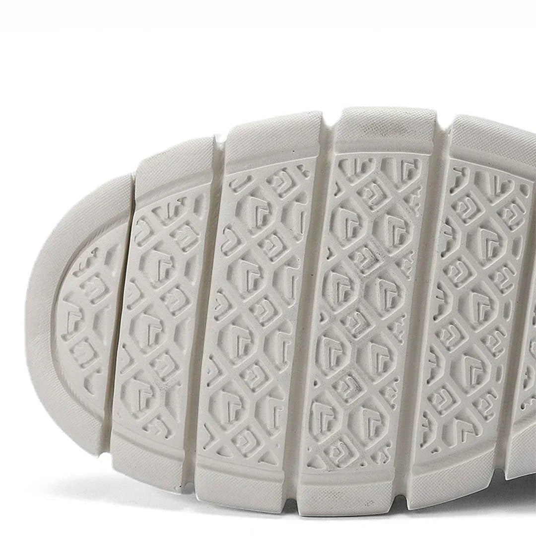 "Mesh sneakers voor heren, ademend en flexibel, in olijfgroen. Comfortabel met luchtig ontwerp en schokabsorberende zool."