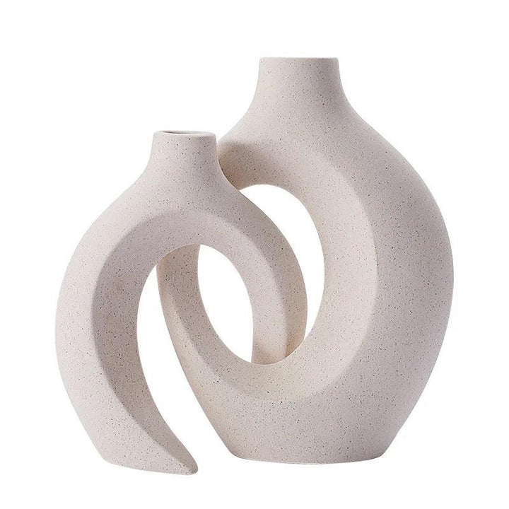 "Minimalistische keramische vazen set met elegante, stijlvolle vormen geschikt voor modern en klassiek interieur."