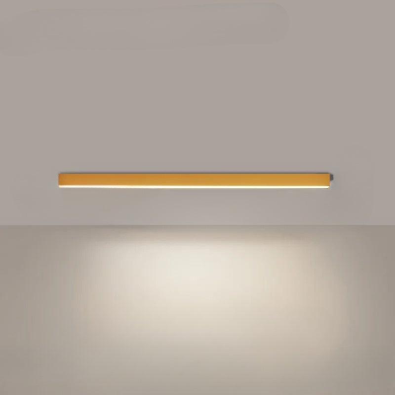 "Minimalistische LED plafondlamp met strak aluminium ontwerp, Scandinavische stijl en energiezuinige verlichting."