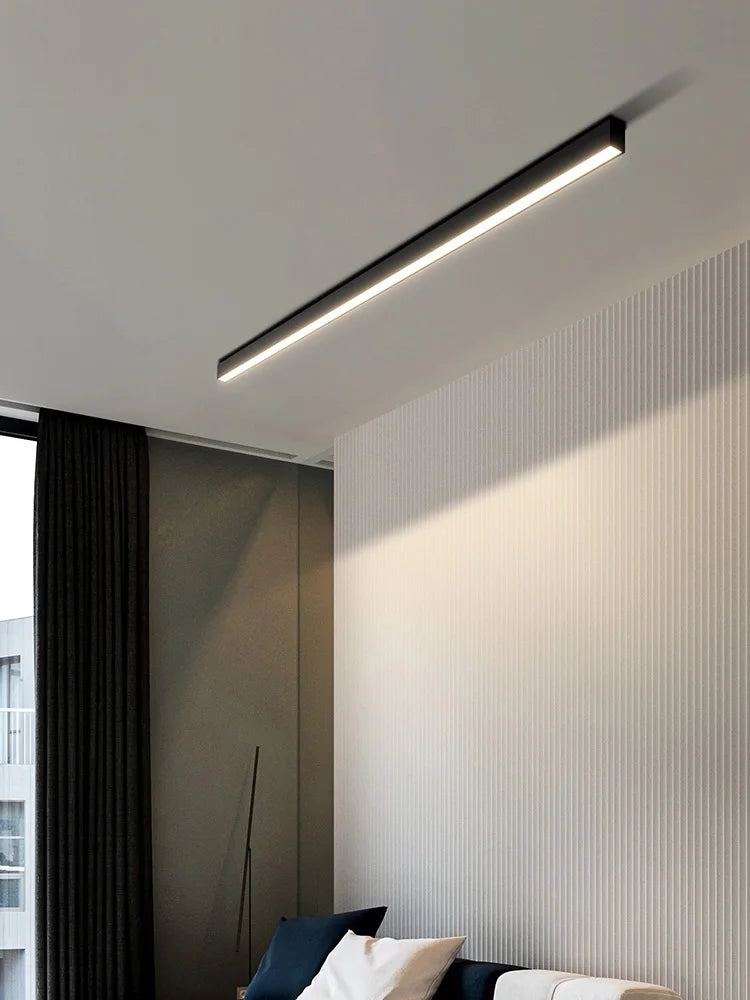 "Minimalistische LED plafondlamp met strak aluminium ontwerp, Scandinavische stijl en energiezuinige verlichting."