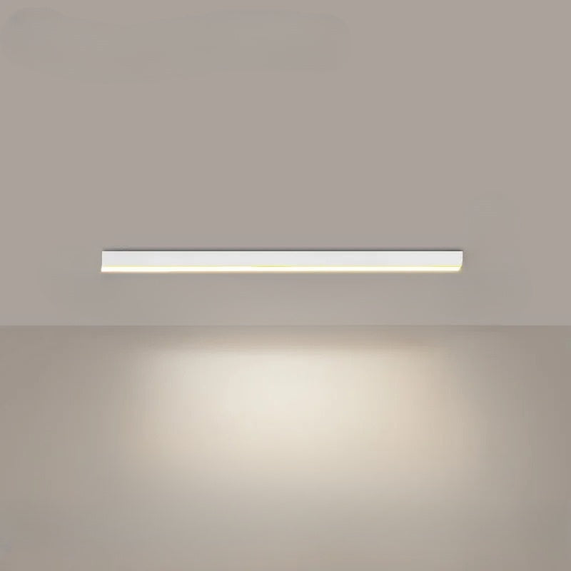 "Minimalistische LED plafondlamp met strak aluminium ontwerp, Scandinavische stijl en energiezuinige verlichting."