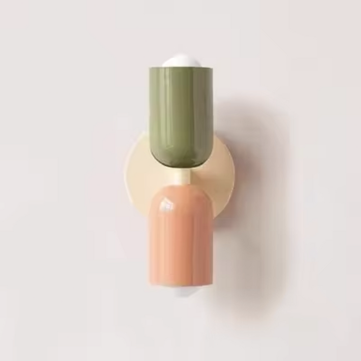 "Minimalistische Scandinavische wandlamp met LED, elegant design, zacht diffuus licht, beschikbaar in diverse kleuren."