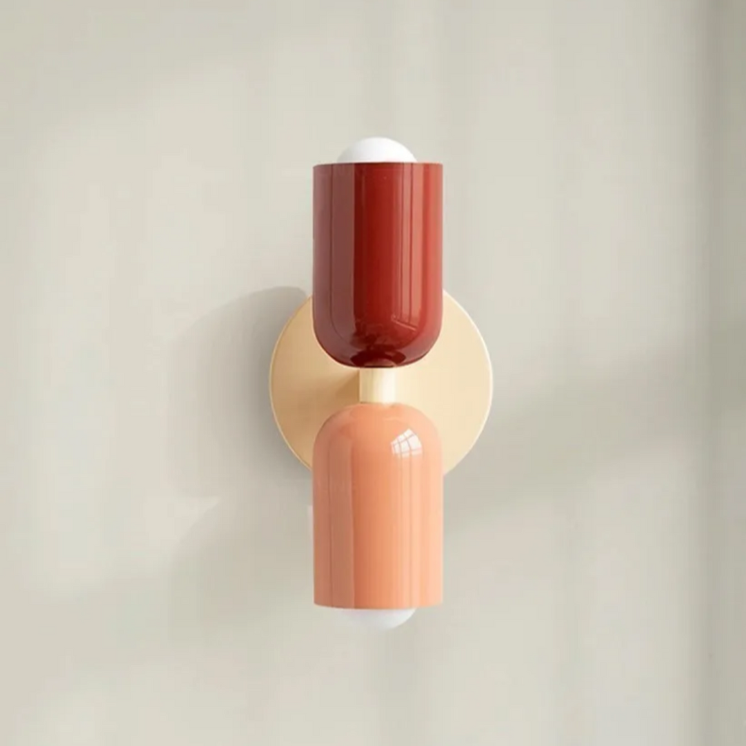"Minimalistische Scandinavische wandlamp met LED, elegant design, zacht diffuus licht, beschikbaar in diverse kleuren."