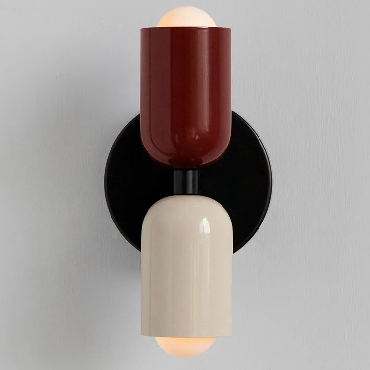 "Minimalistische Scandinavische wandlamp met LED, elegant design, zacht diffuus licht, beschikbaar in diverse kleuren."