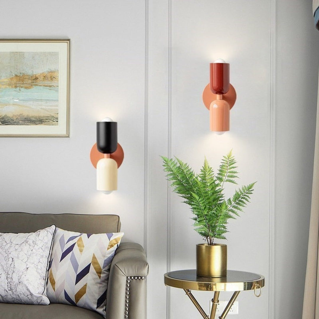 "Minimalistische Scandinavische wandlamp met LED, elegant design, zacht diffuus licht, beschikbaar in diverse kleuren."