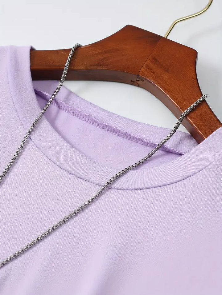 "Modern katoenen heren T-shirt, stijlvolle eenvoud, effen ontwerp, perfecte pasvorm, comfortabel en veelzijdig."