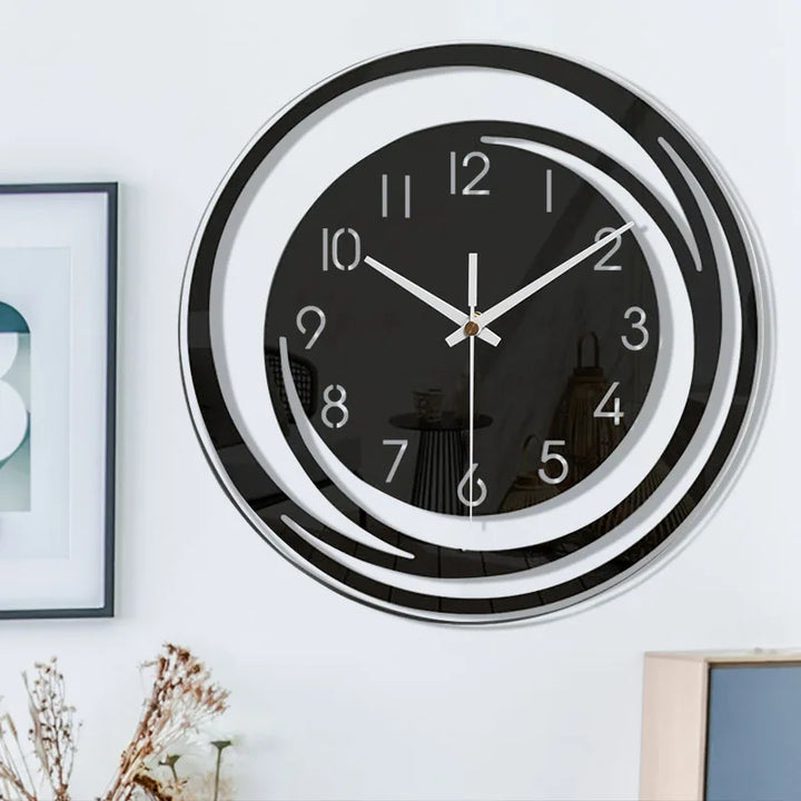 "Moderne cirkel design wandklok met strakke lijnen, eigentijds en elegant voor stijlvol interieur, woonkamer of kantoor."