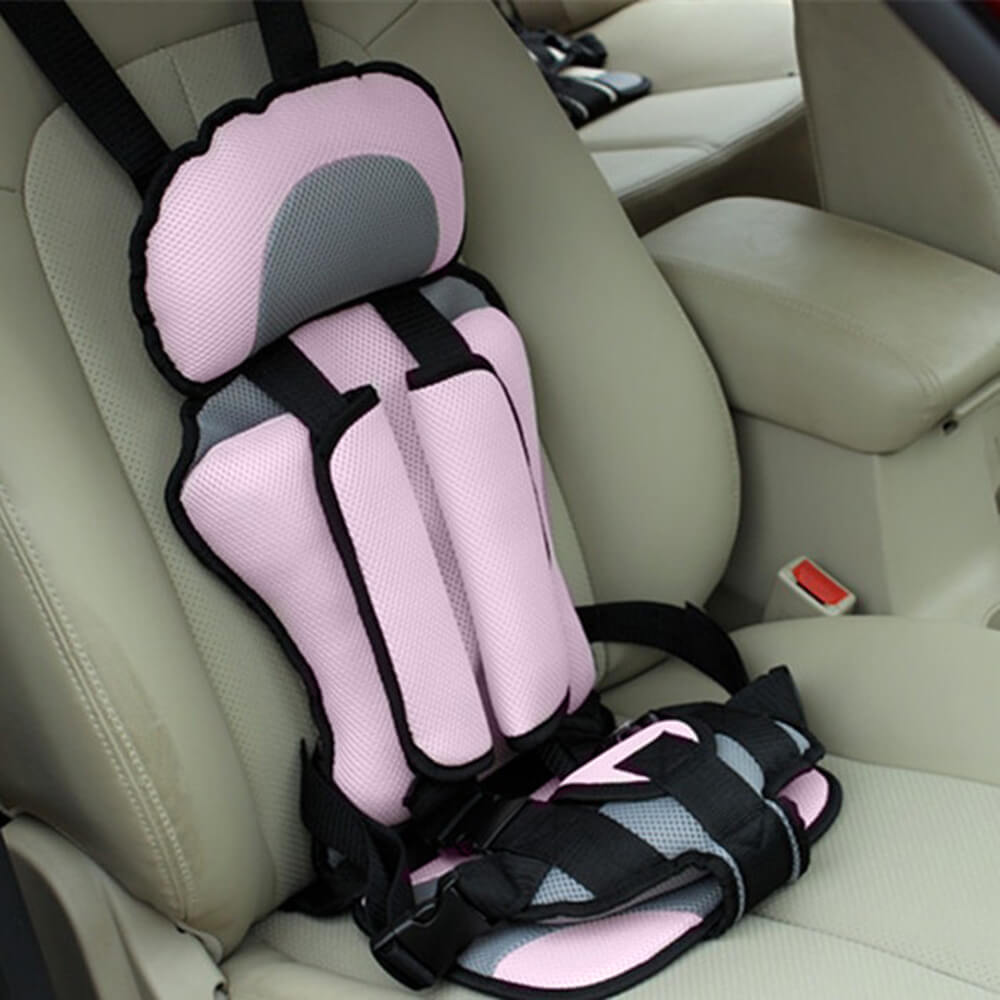 "Moderne kind veilige autostoel met vijfpuntsgordel en ademende stof, ideaal voor comfort en veiligheid tijdens reizen."