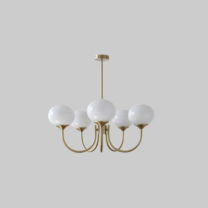 "Moderne kroonluchter met gouden afwerking en roze glazen kappen, geschikt voor LED verlichting in eigentijds interieur."